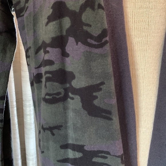 3-$30 NWT Sanctuary long camouflage open front small cardigan - Picture 2 of 6